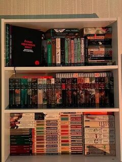 Их любимая полка с книгами