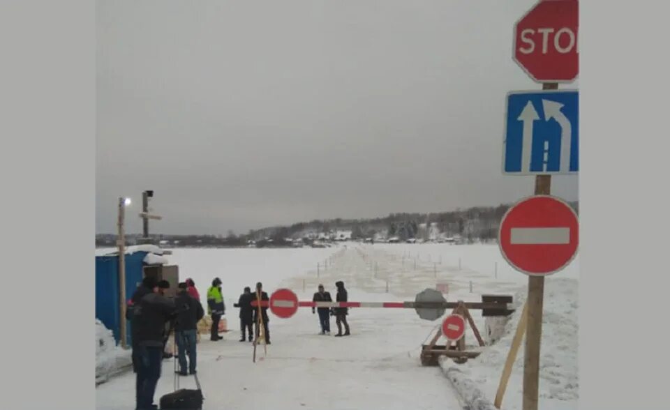 Переправа нефтекамск. Переправа в Перми Ледяная. В Чусовском округе Пермского края открылась ледовая переправа. Ледовая переправа Оханск. Ледовая переправа на селе.