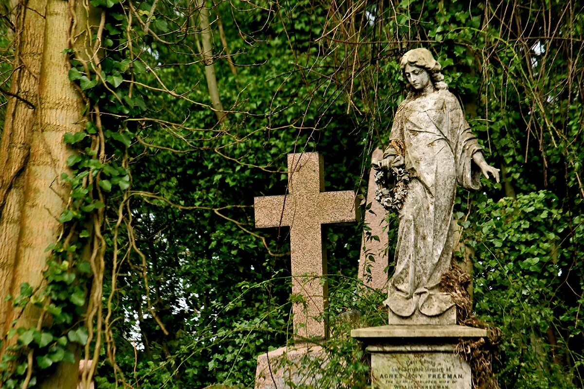 Могила Бориса Березовского. Могила Березовского в Лондоне фото. Памятник Борису Березовскому. Могила Березовского фото. Могила березовского