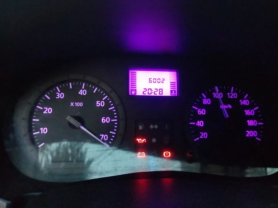 Бортовой компьютер рено логан 1. Бортовой компьютер рено логан 1. Рено логан 1 бк. Штатный компьютер на renault logan 1. Бортовой компьютер на логан 1.