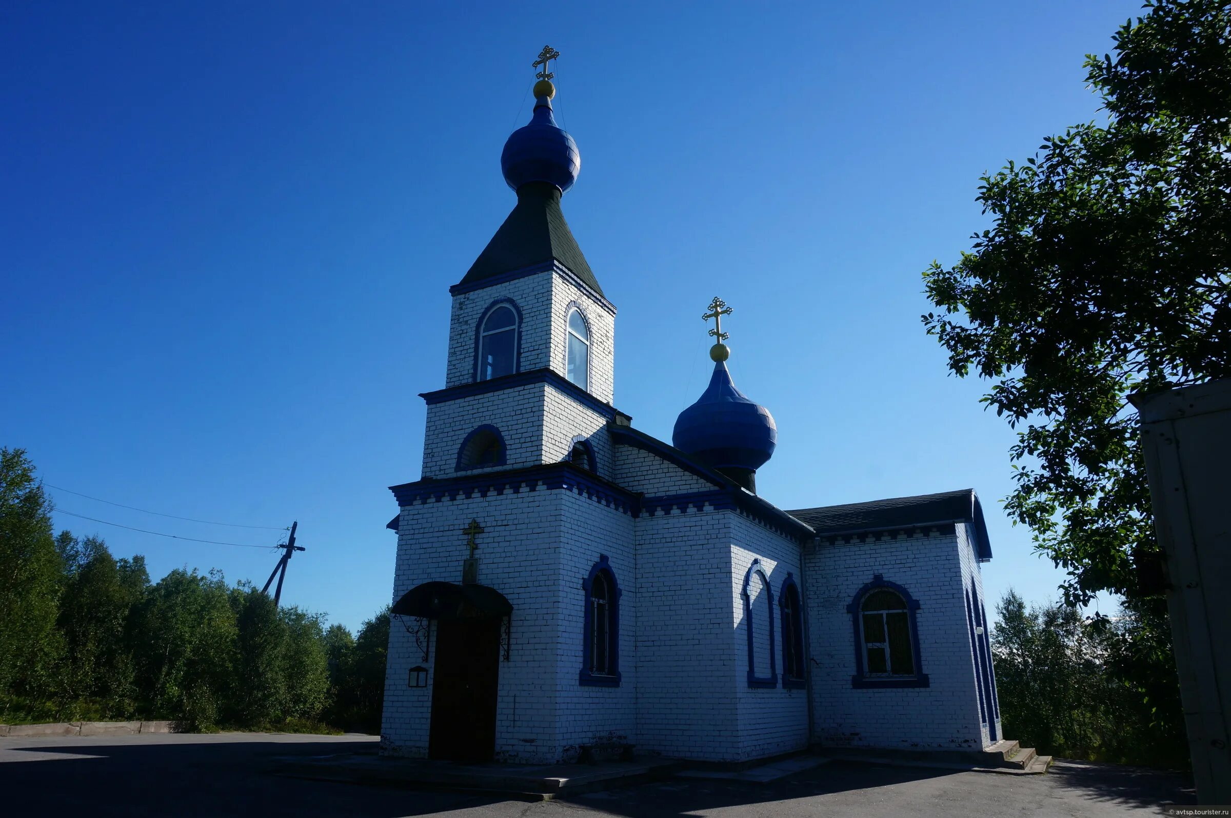 Церковь Святого Михаила Росляково. Храм Архангела Михаила (Мурманск). Храм в Коле Мурманской области. Росляково Мурманск храм Архангела Михаила.