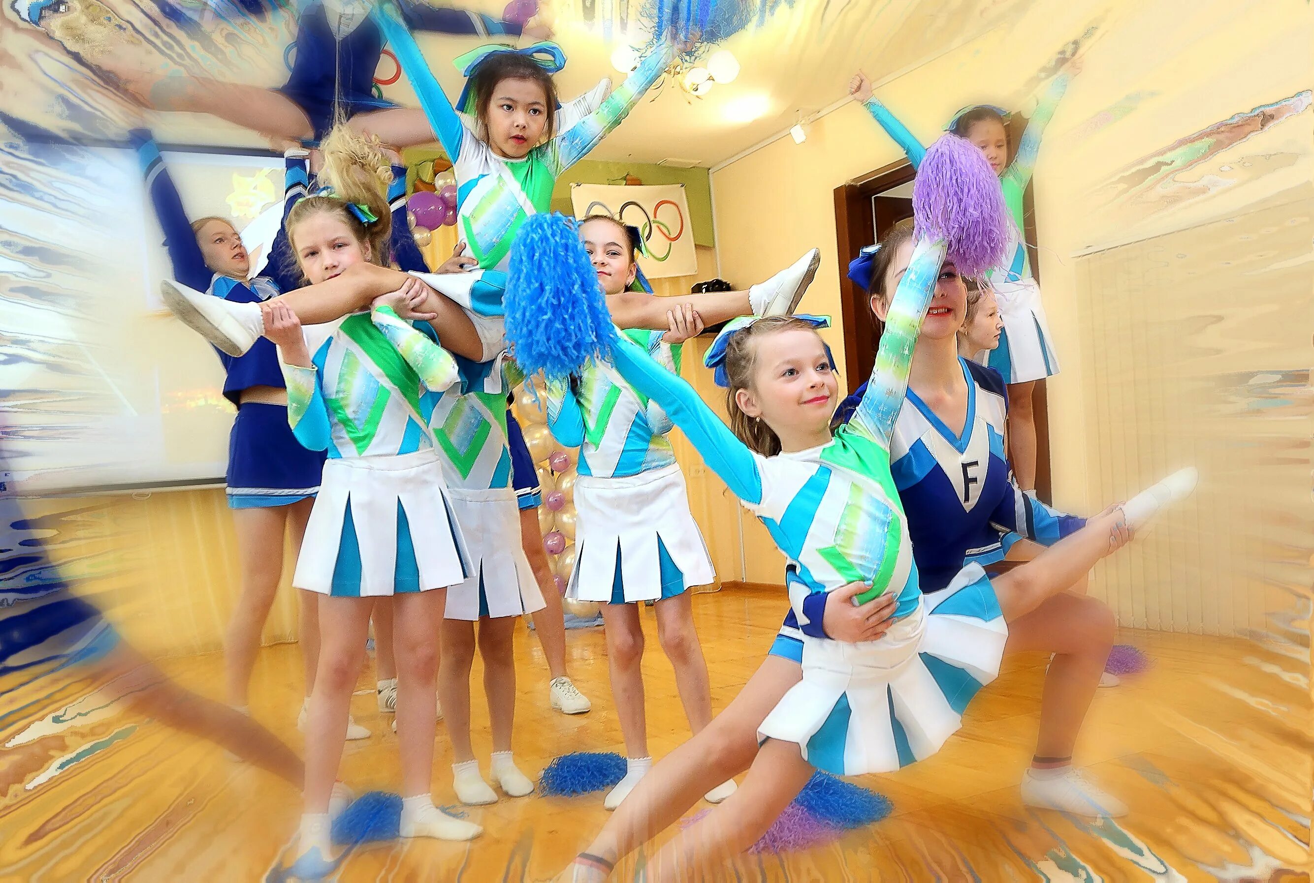 Черлидинг девочки. Спортивный черлидинг. Черлидинг разминка. Занятия черлидингом. Занятия черлидингом.