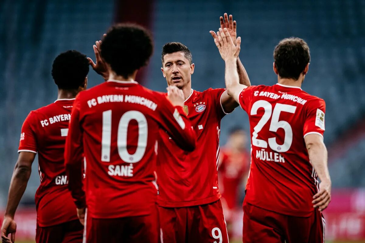 Bayern Munchen Players. Bayern Munich Players Куман 2022. Бавария Мюнхен 2023. 2002 Год Бавария Мюнхен.