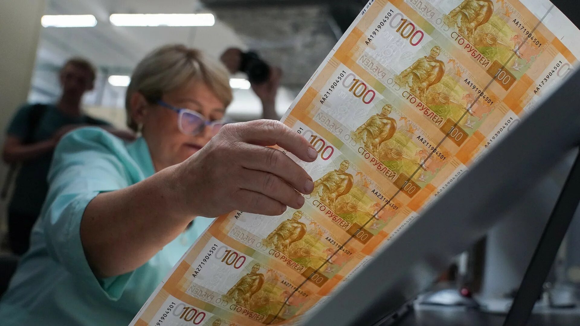 Банкомат принимает 10 рублевые. Обновленные купюры. Обновленные банкноты. Новая 5000 купюра. Новые купюры 2022 года.