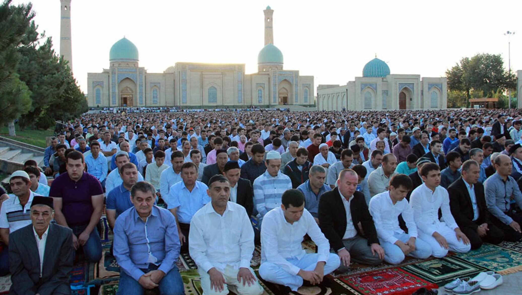 Курбан хайит в Узбекистане. Рамазан Хаит в Узбекистане. Курбан Хаит Ташкент мечеть. Праздник Курбан Хаит в Узбекистане.