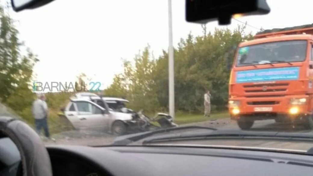 Водитель барнаул ру. Авария на Трактовой Барнаул в 2018. Авария Барнаул Трактовая Звездная. ДТП С 18 маршруткой Барнаул.