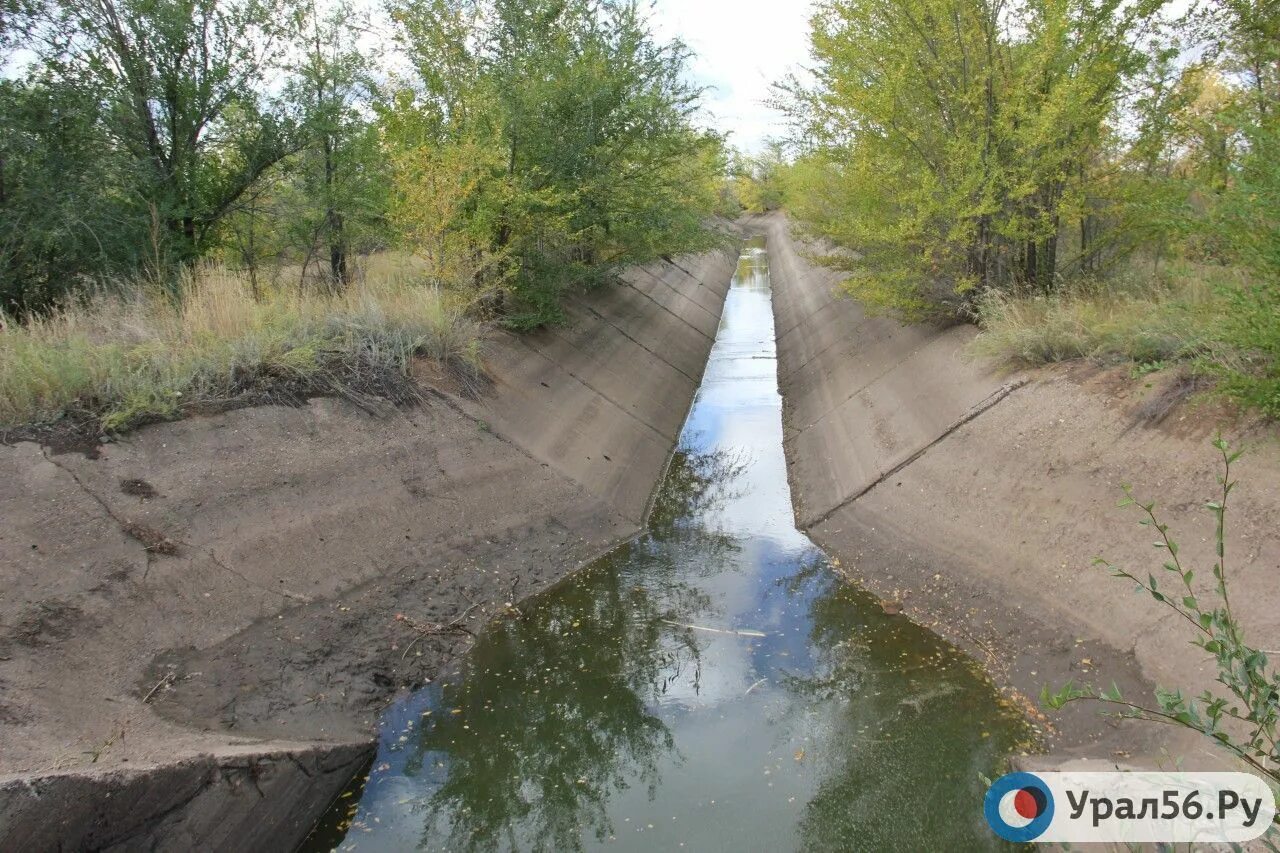 Есть ли вода в оренбурге. Арык в Астраханской области. Река Блява Оренбургская область. Большой арык. Арык река.