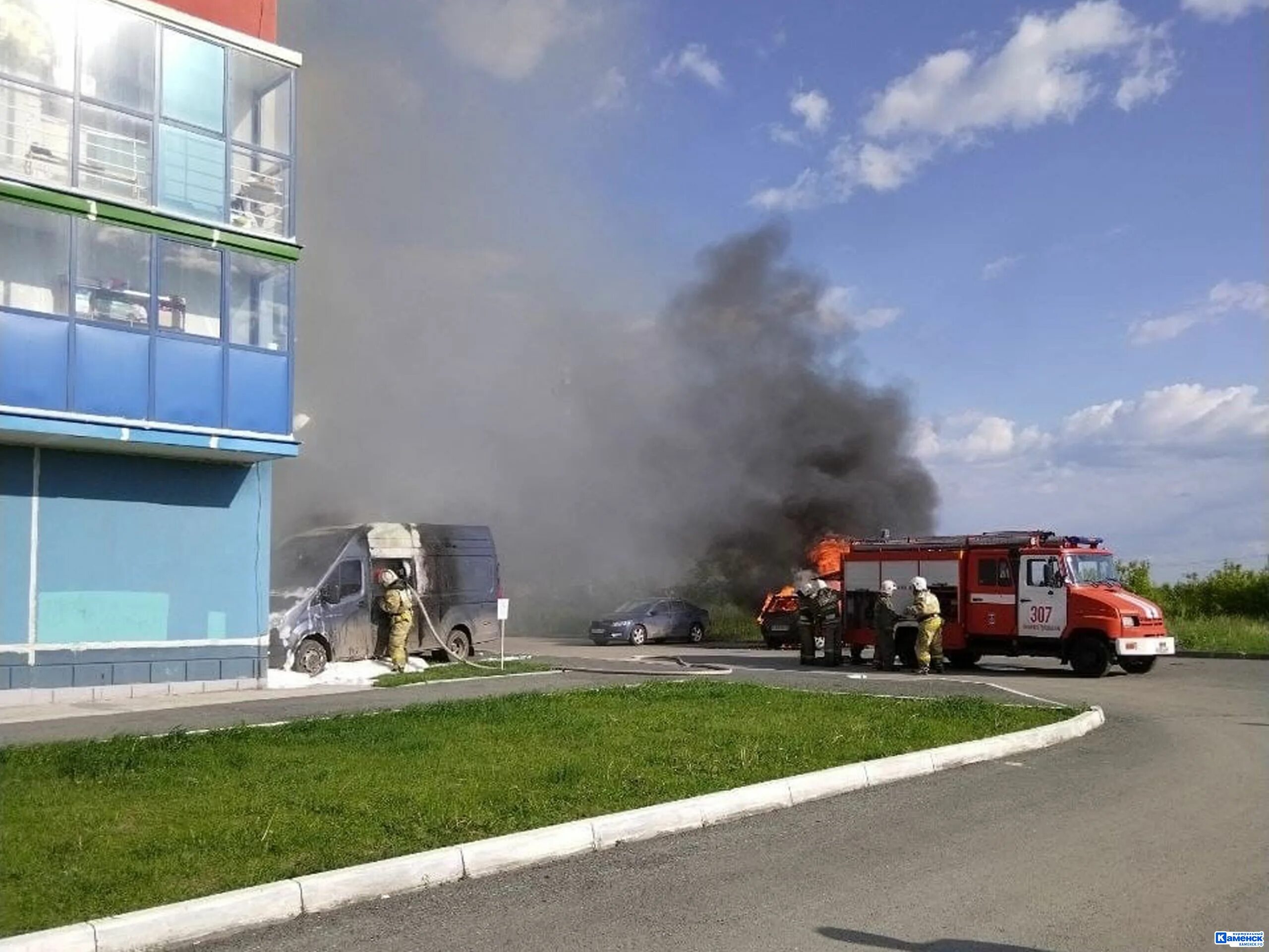 Чп каменска. Пожар. Пожар Каменск Уральский. ЧП В Каменске Уральском. Огонь пожар.