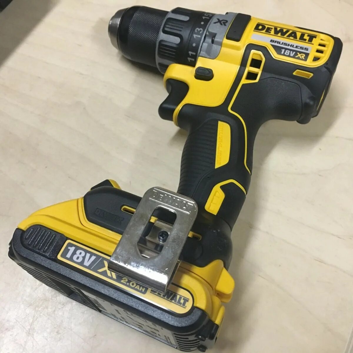 Дрель-шуруповерт DEWALT dcd791d2. Шуруповерт DEWALT dcd791d2-qw. Аккумуляторная дрель-шуруповерт DEWALT DCD 791. Шуруповёрт аккумуляторный ДЕВОЛТ DCD 791.