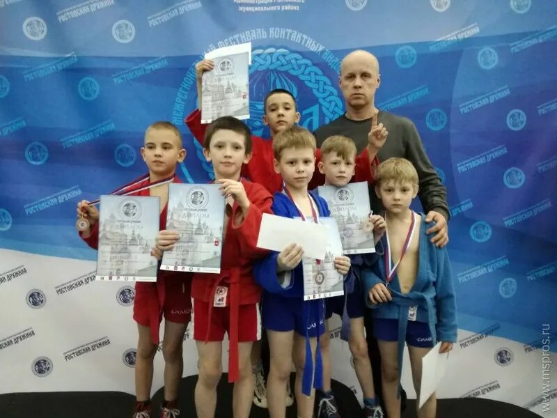 Класс по баяну. Выступить достойно. Люди считающие себя лучше других. Классные часы в классе аккордеона. Дэнс революция на первом канале.