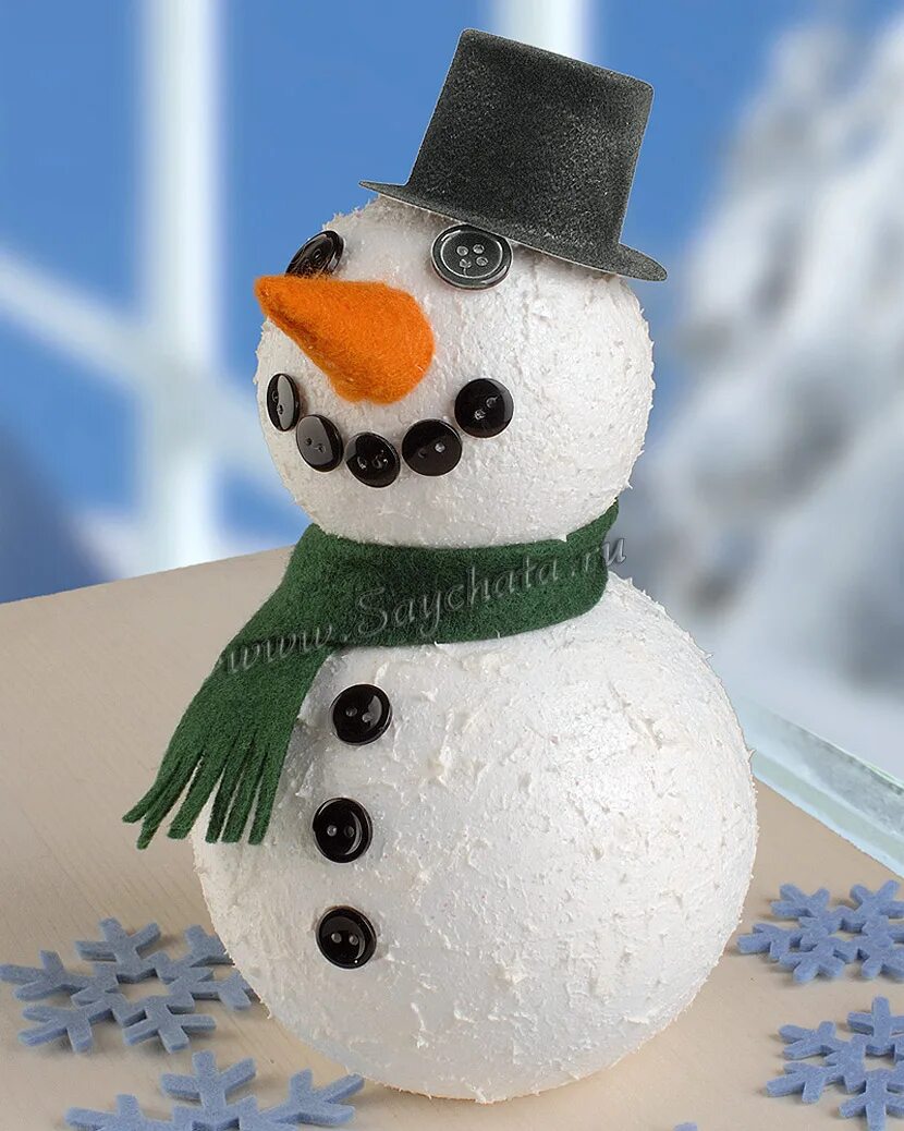 Поделка снеговик. Поделка Снеговик объемный. Снеговички из пенопласта. Объемный новогодний Снеговик.