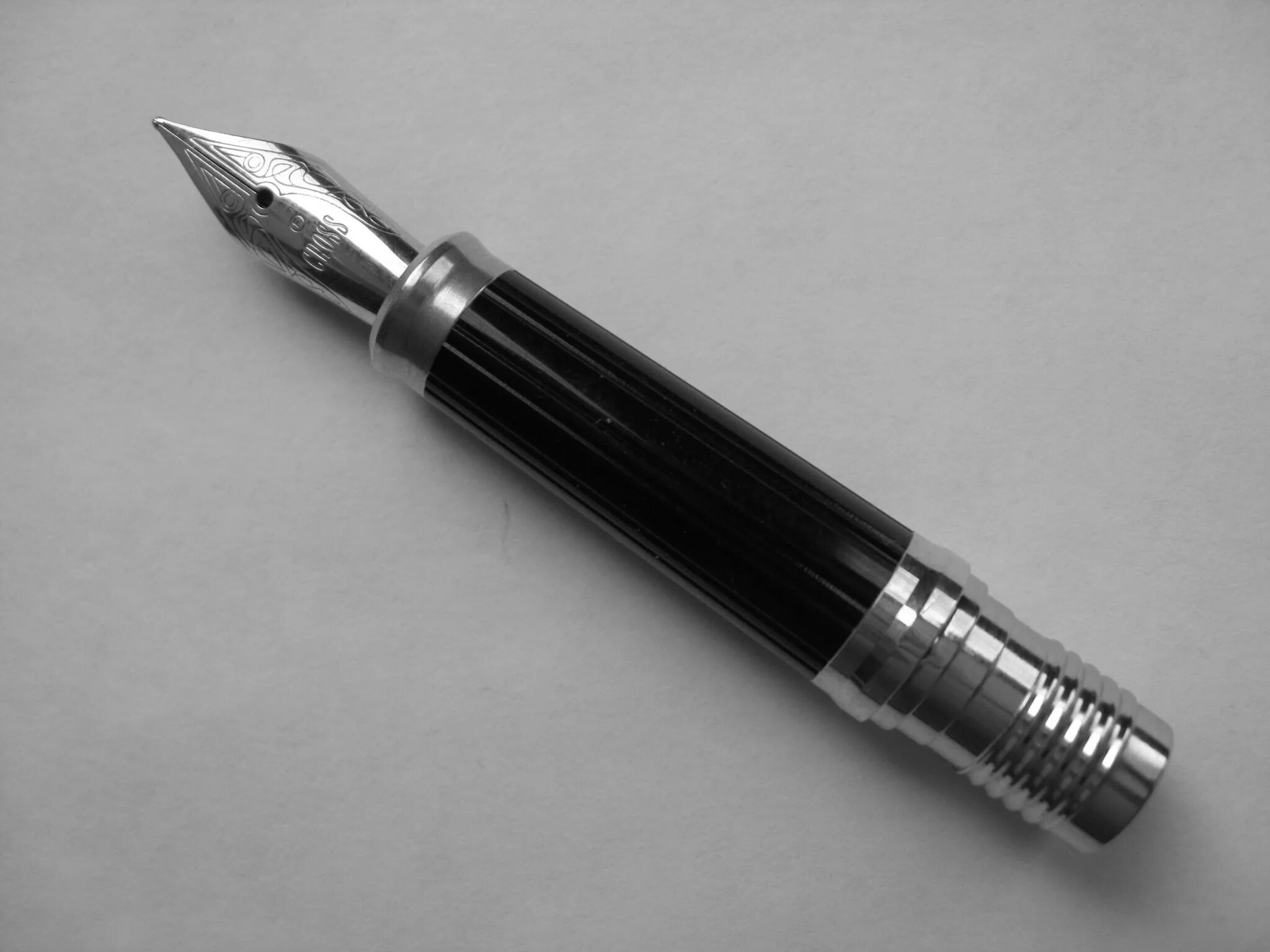Перьевая ручка Parker Premier Deluxe Graduated f562, Chiselling St (перо f). Перьевая ручка Millenium 2000. Перьевая ручка Майбах. Перьевая ручка Бенелли. Ручка перо цена