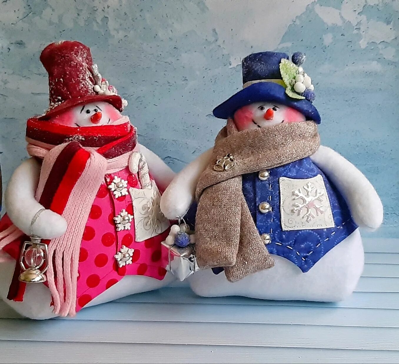 Снеговик из ткани. Снеговики тильда ольга скопова. Кукла снеговик своими руками. Кукла снеговик своими руками. Кукла снеговик своими руками.