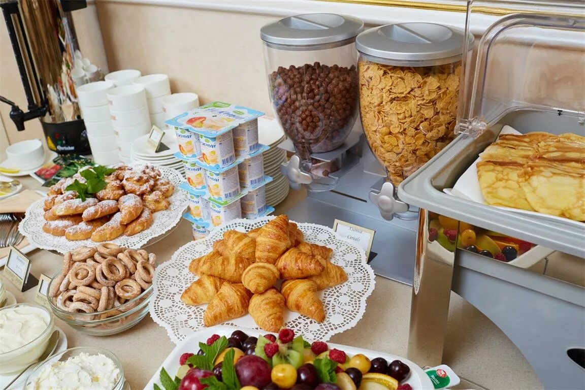 шведский стол завтрак. завтрак шведский стол в гостинице. завтрак шведский стол в гостинице. завтрак шведский стол. шведский стол.