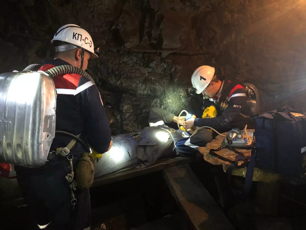 Фгуп вгсч мчс россии. Вгсч губкин. Военизированные горноспасательные части мчс. Ведение горноспасательных работ. Горноспасательная служба мчс россии 100 лет.