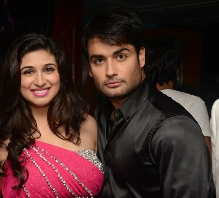 Индийский сериал про вампиров. Темная история любви индия. Абхай сериал. Темная история любви индия. Вивиан дсена темная история любви.