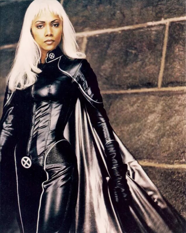 Холли Берри шторм люди Икс. Ororo Munroe Storm люди Икс 2000. Ороро Монро актриса. Холли Берри шторм люди Икс 2000. Шторм актриса