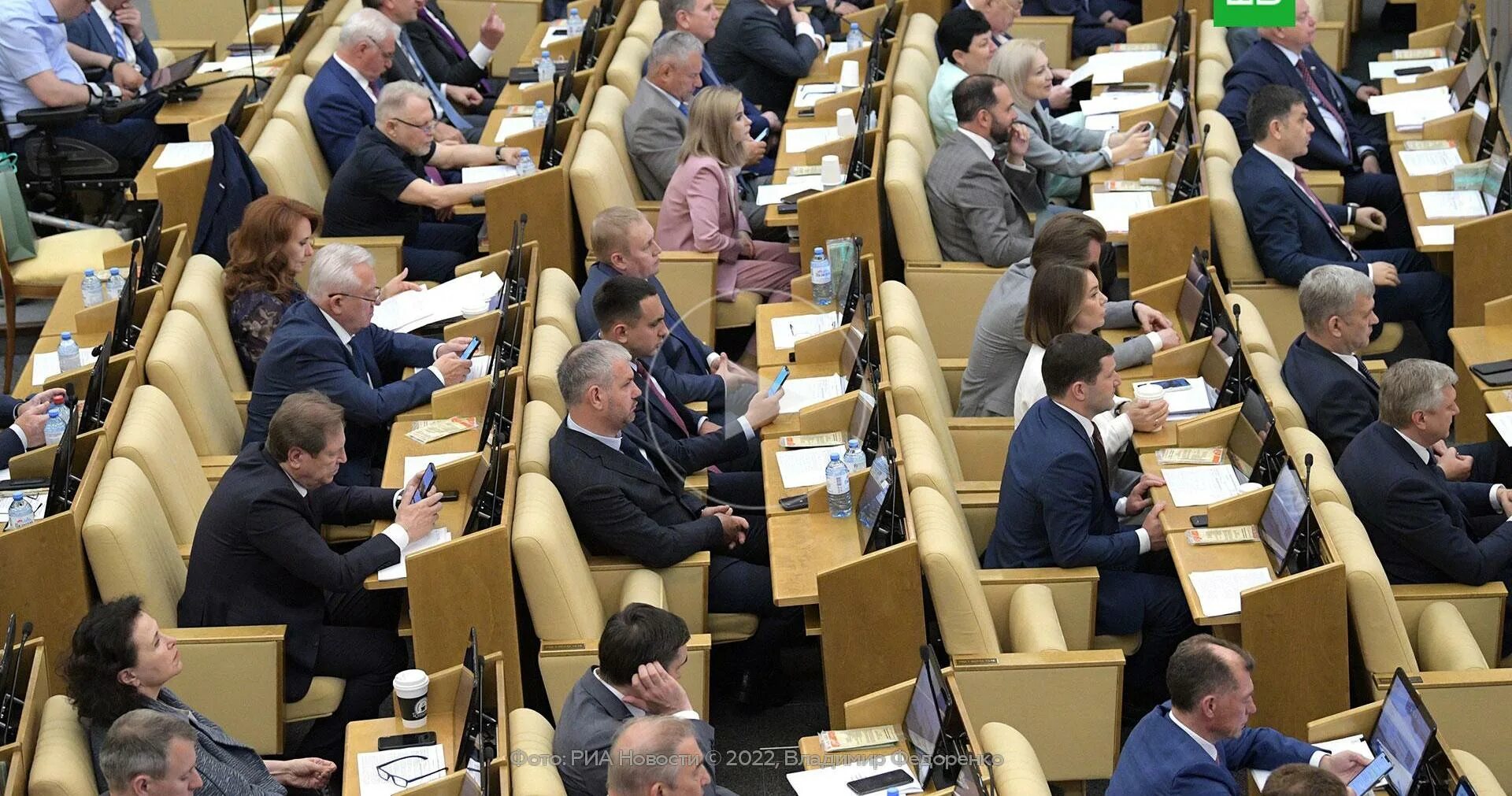 Депутаты госдумы внесут. Госдума. речь депутата. депутаты госдумы. выступление депутата.