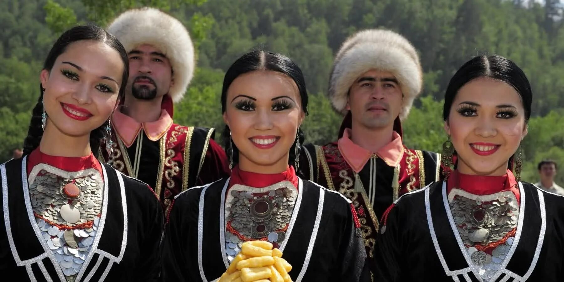 Башкиры народ картинки. Люди в национальных костюмах. башкиры. армения гостеприимство. uzbek family.