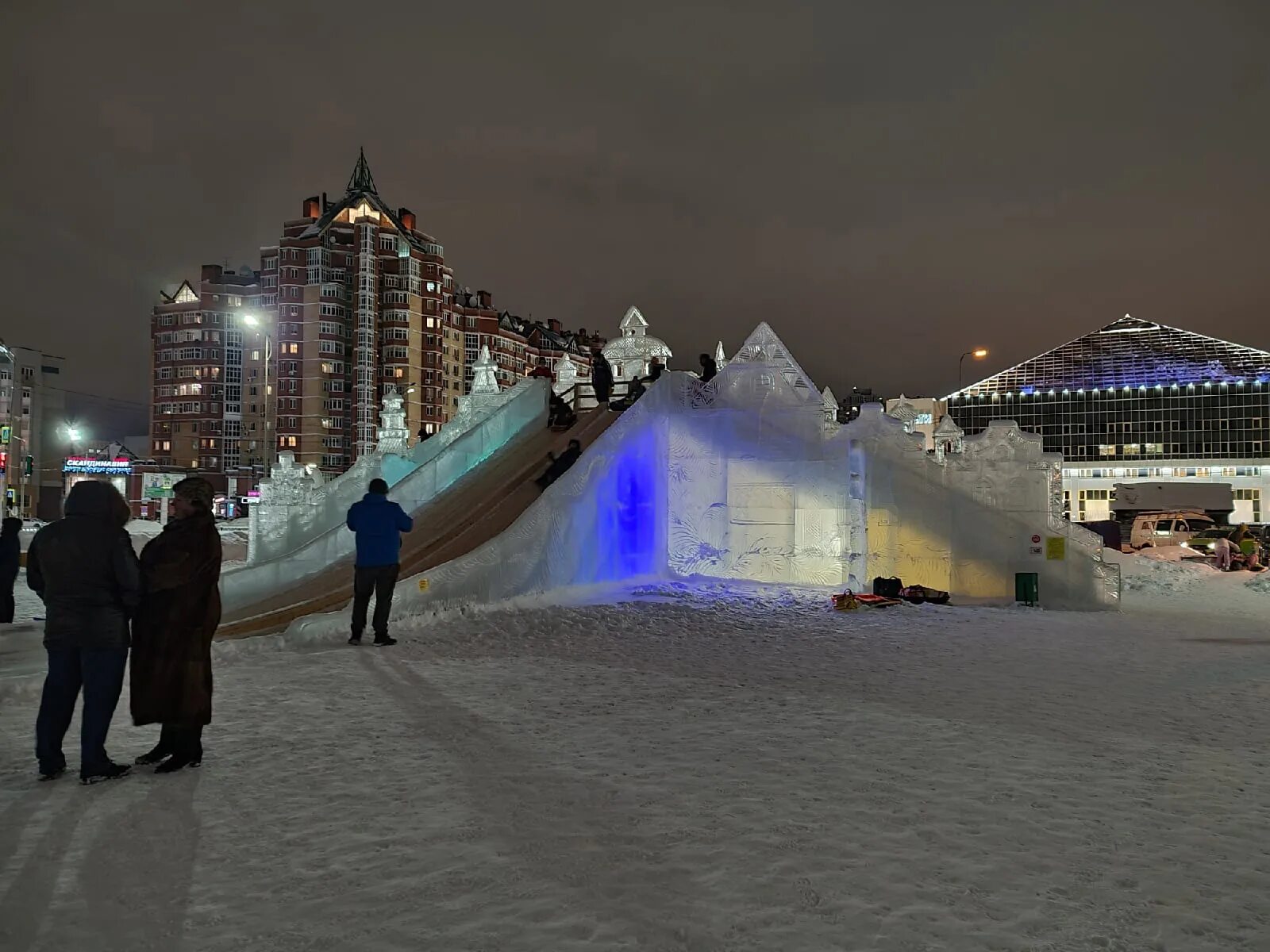 куда сходить в сургуте на новогодние праздники. старый сургут 2010. новогодний сургут. главный архитектор николай яковлев советский хмао. старый сургут каток.