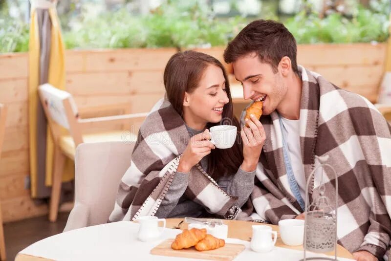 Make a couple. Наслаждение чаем. couple tea. man drinking coffee in cafe. couples having breakfast.