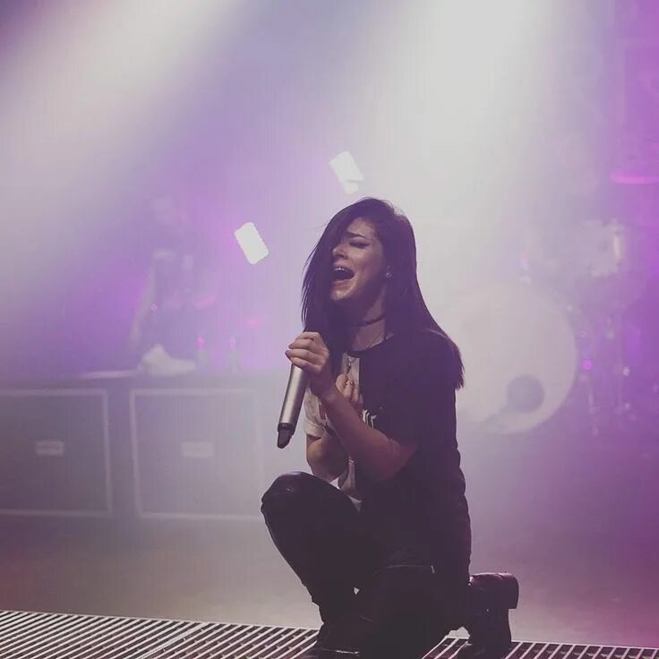 Chrissy from against the current. Chrissy costanza. Крисси костанза hot. Крисси костанза в полный рост. Chrissy costanza.