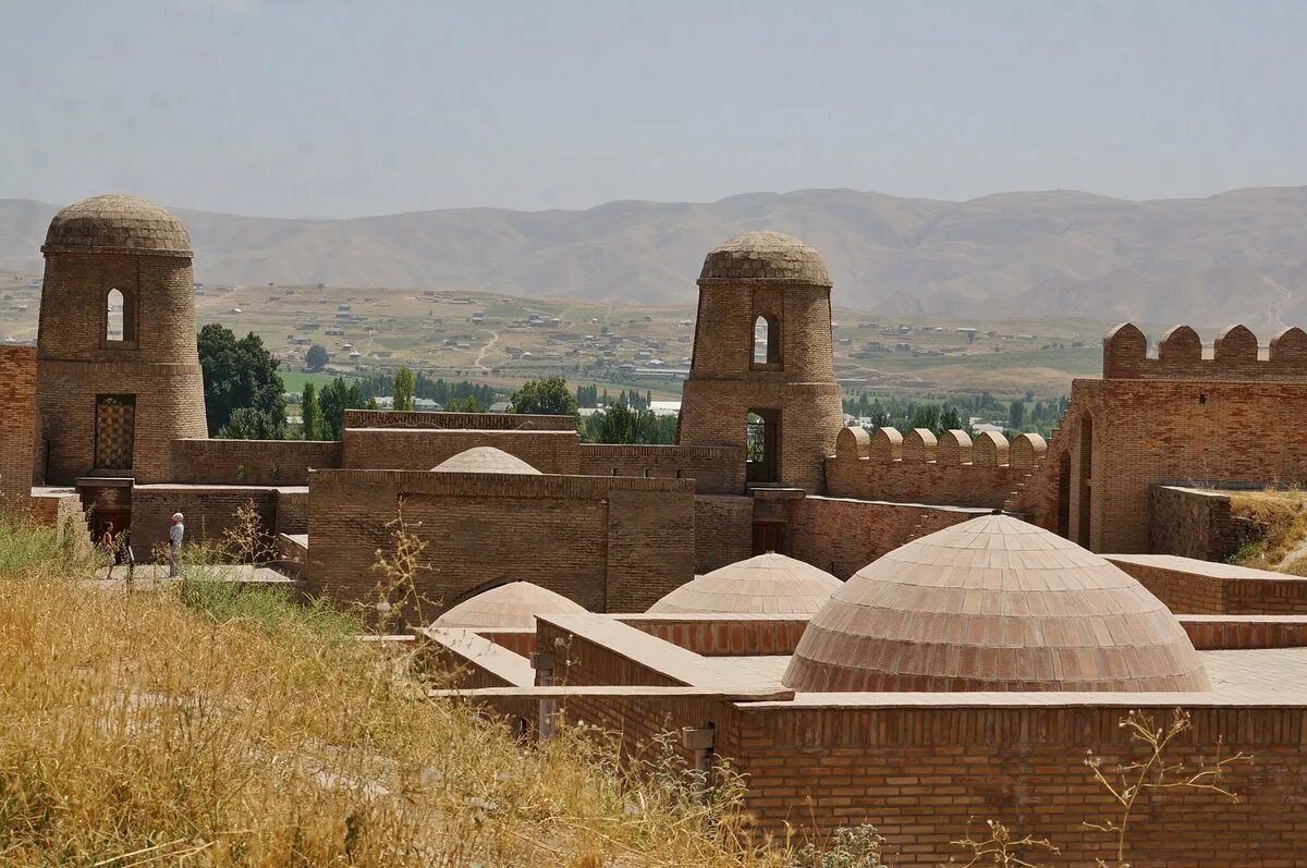 Погода таджикистан гиссар на 10. Крепость Гиссар. Hisor Fortress Tajikistan. Город Гиссар Таджикистан. Гисар Таджикистана Гиссар города.