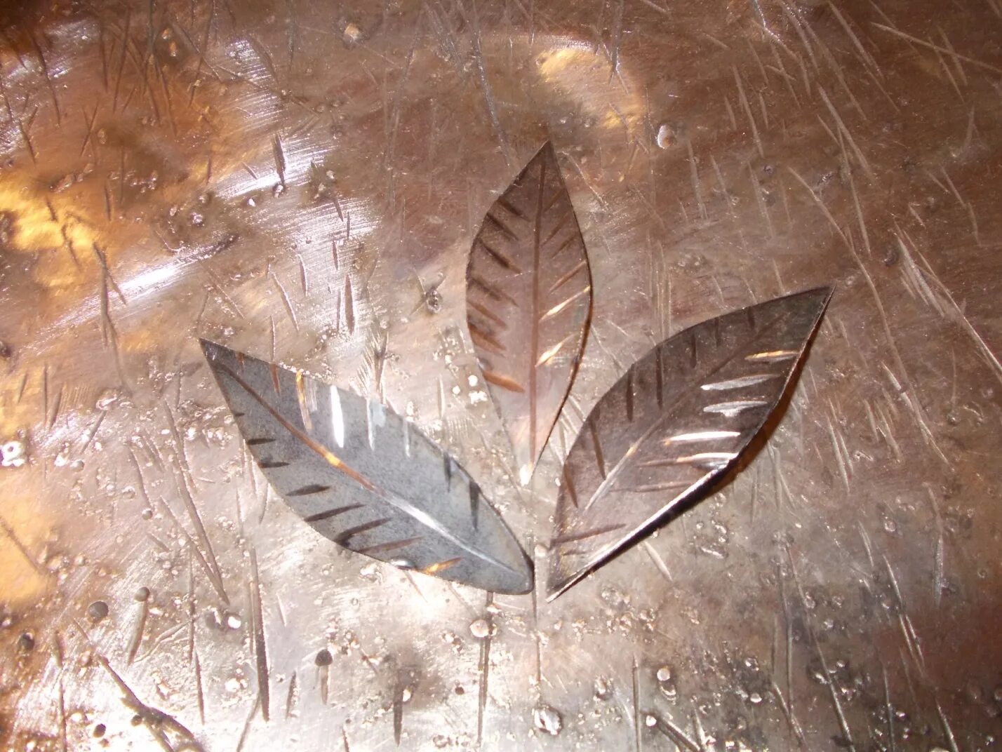 декоративные листы из металла. кованый лист металла. листочки из металла. листочки из металла. листья из металла.