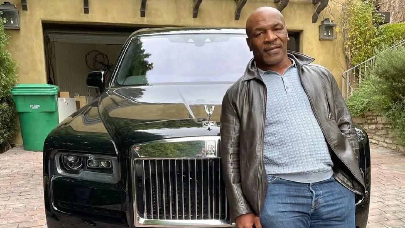 Тайсон с блогером. Майк Тайсон. Mike Tyson Rolls Royce. Майк Тайсон фото. Майк Тайсон и Роллс Ройс.