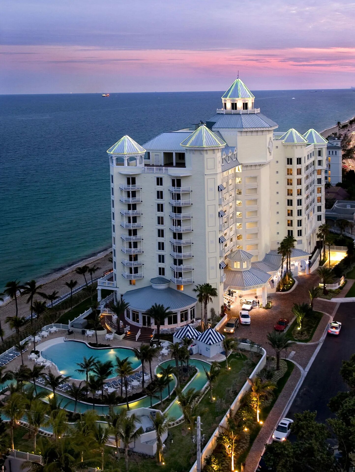 Отели рядом с морем. Флорида отель семинолритц. Вест Палм Бич Флорида отели на океане. Флорида отель Lenelis. Гостиница во Флориде.