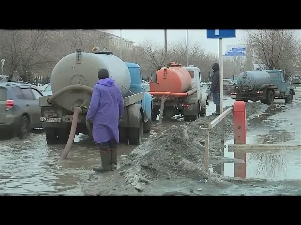 Потоп. Наводнение в Актюбинске фото. Весной наводнение в деревне.