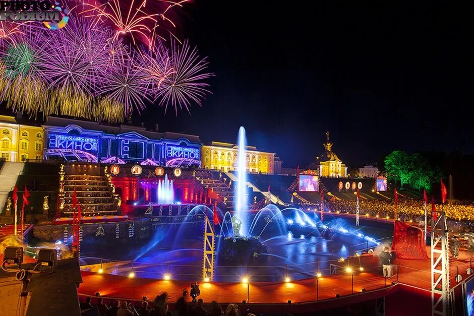 Шоу фонтанов в санкт петербурге. Праздник фонтанов в петергофе. праздник закрытия фонтанов в петергофе. праздник фонтанов в петергофе 2025. петродворец закрытие фонтанов.