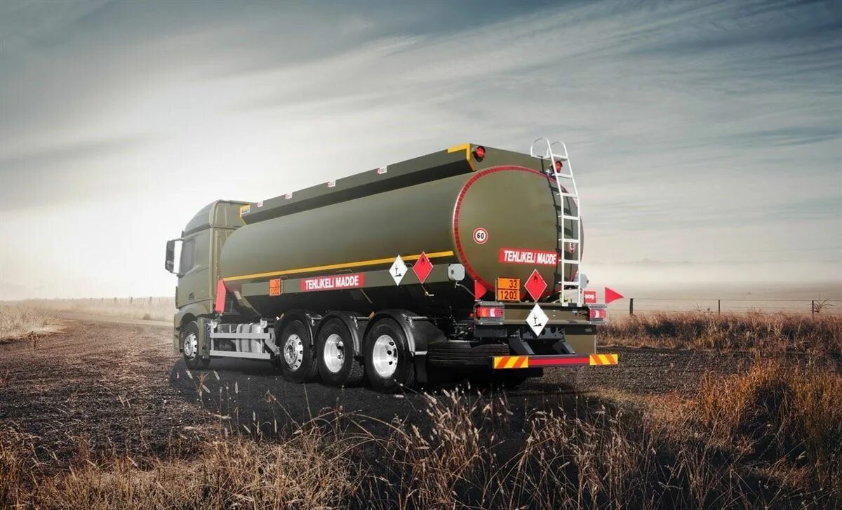 Бензовоз. Фура бензовоз. Опасная фура. Фура с опасным грузом. Бензовоз.