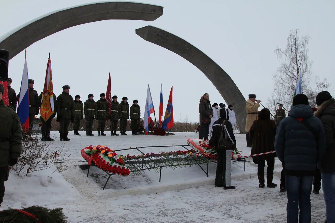 День памяти прорыва блокады. Прорыв блокады Ленинграда разорванное кольцо. Памятник разорванное кольцо блокады Ленинграда. Памятник прорыва блокады Ленинграда разорванное кольцо. Прорыв блокады Ленинграда Ладожское озеро.