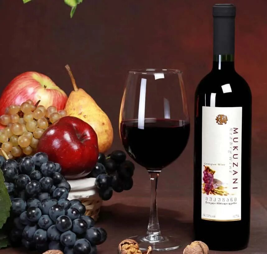 Пылающее вино. Мукузани georgian wine. мукузани виноград. мукузани вино сорт винограда. виноградники саперави кахетия.