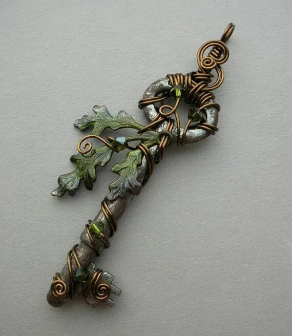 Ключ из медной проволоки. Ключ из медной проволоки. Ключи проволока. Ключи проволока. Этнический ключ подвеска.