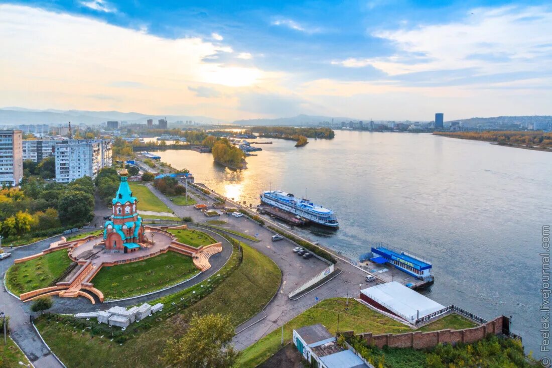 Фон города новосибирск улица затон. Октябрьский район красноярск. Вид на правый берег красноярск. Работа в красноярске правом берегу. Затон красноярск.