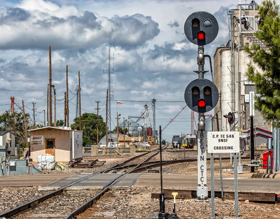 Сигнализация на железной дороге. Железнодорожная сигнализация. Железнодорожный светофор. Железнодорожная светофорная сигнализация. Железнодорожная светофорная сигнализация США.