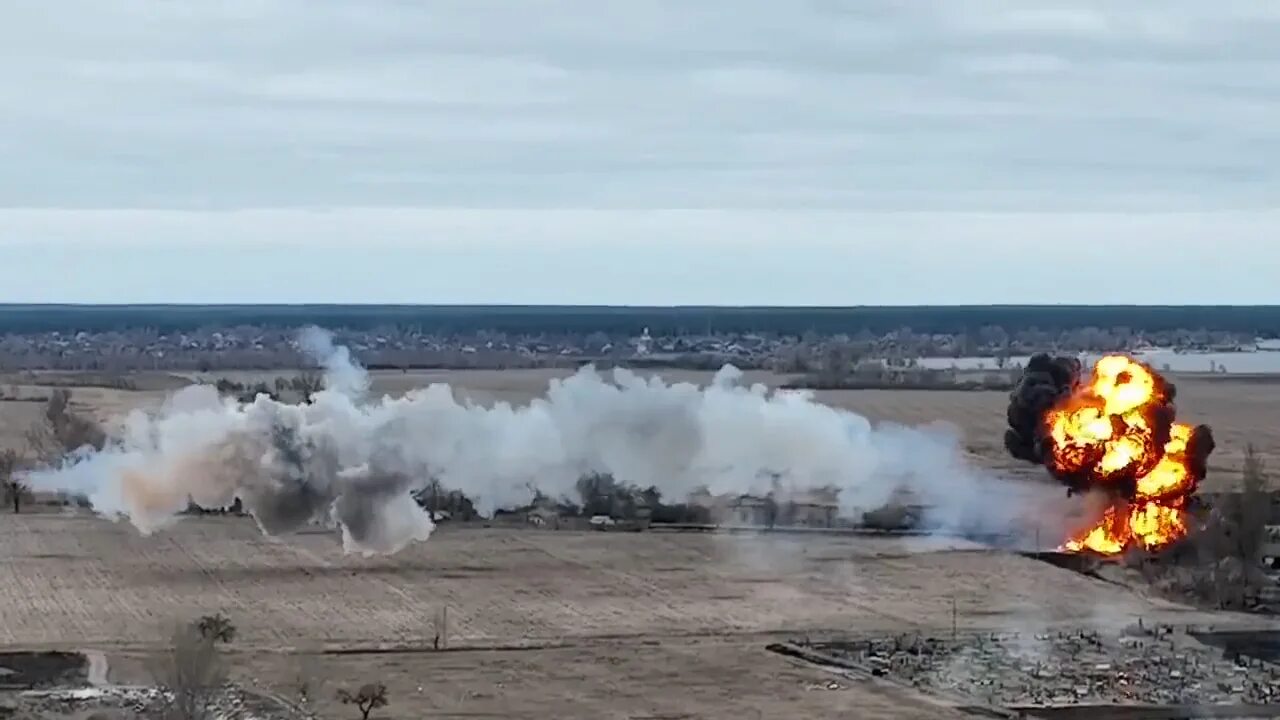 23 апреля попадание в дом в одессе. Скадовск раздача гуманитарной помощи по районам. Обстрел одессы 2022. Новости украины 5 06 2024. Трупы украинских войск.