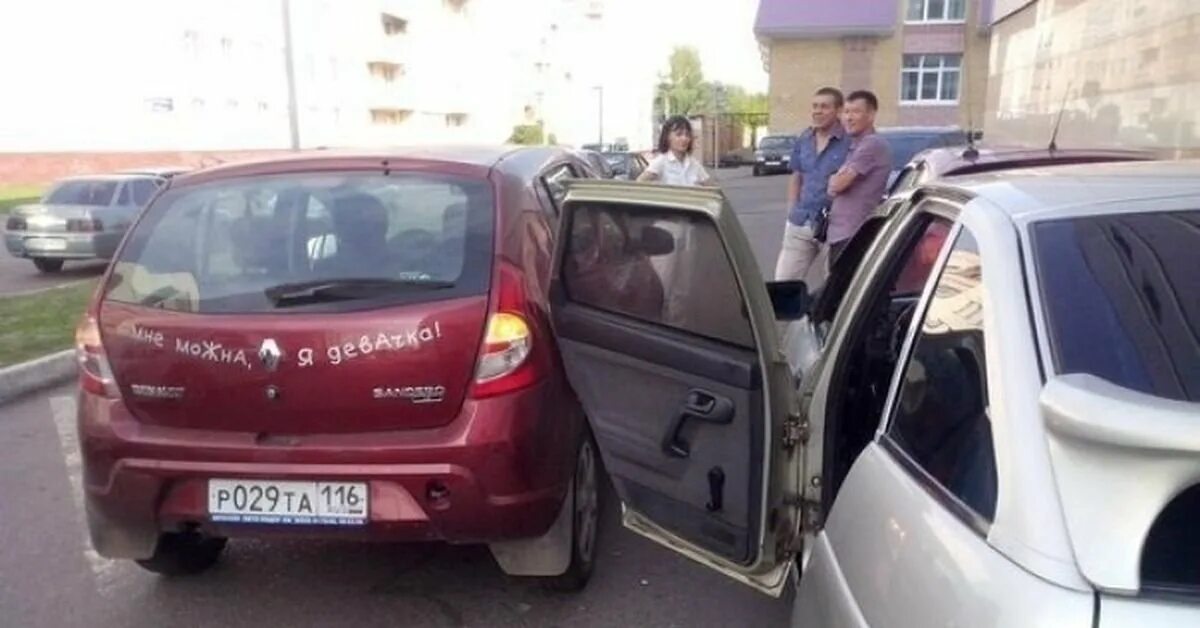 Повреждения авто. Дверь машины. Вывернуть дверь авто. Авто с открытыми дверями. Удар в дверь автомобиля.