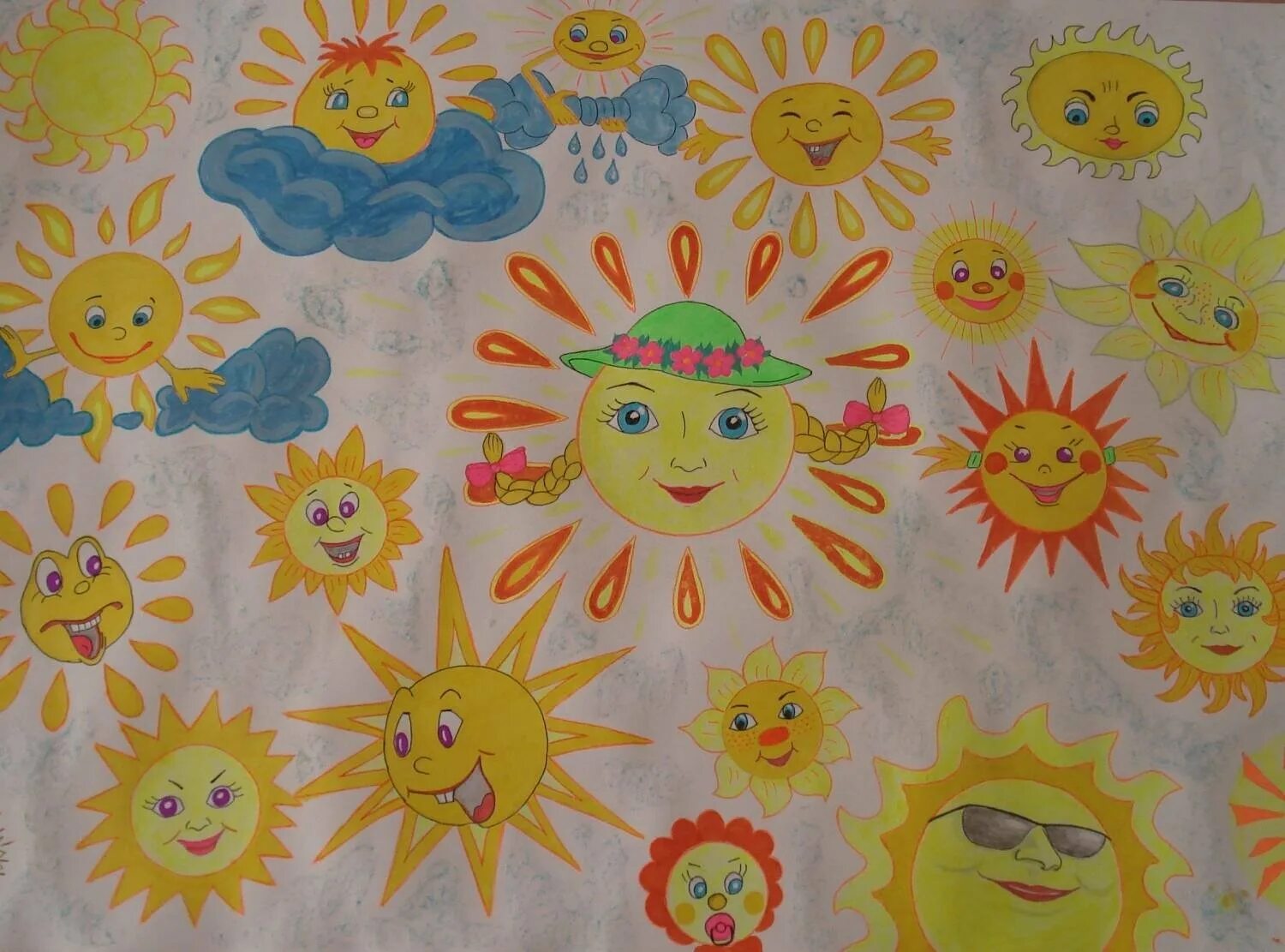 Рисование солнце средняя группа. Рисование солнышко в средней группе. Детские работы на тему солнце. Детские рисунки солнце. Рисование солнышко средняя группа конспект