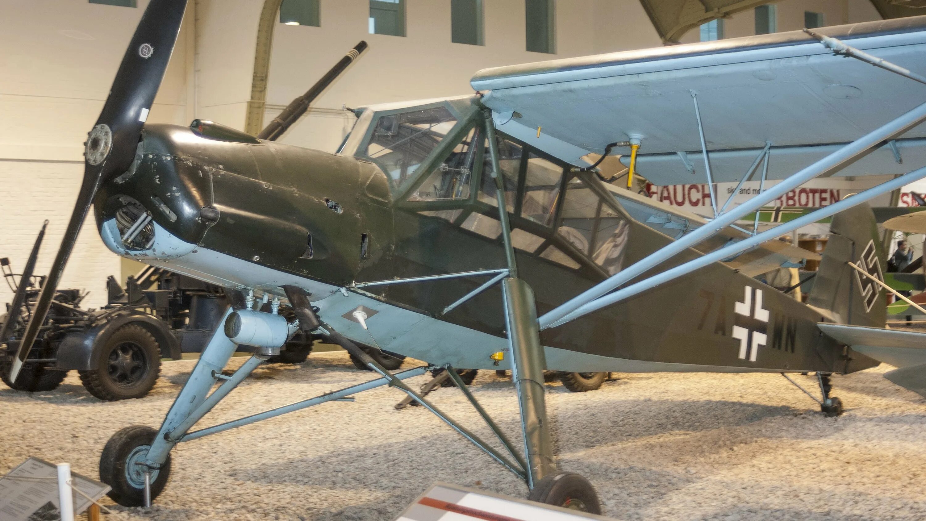 Шторх. Физелер fi-156 шторх. fieseler fi 156 storch кабина. физелер шторх самолет. самолет физелер-шторх модель.