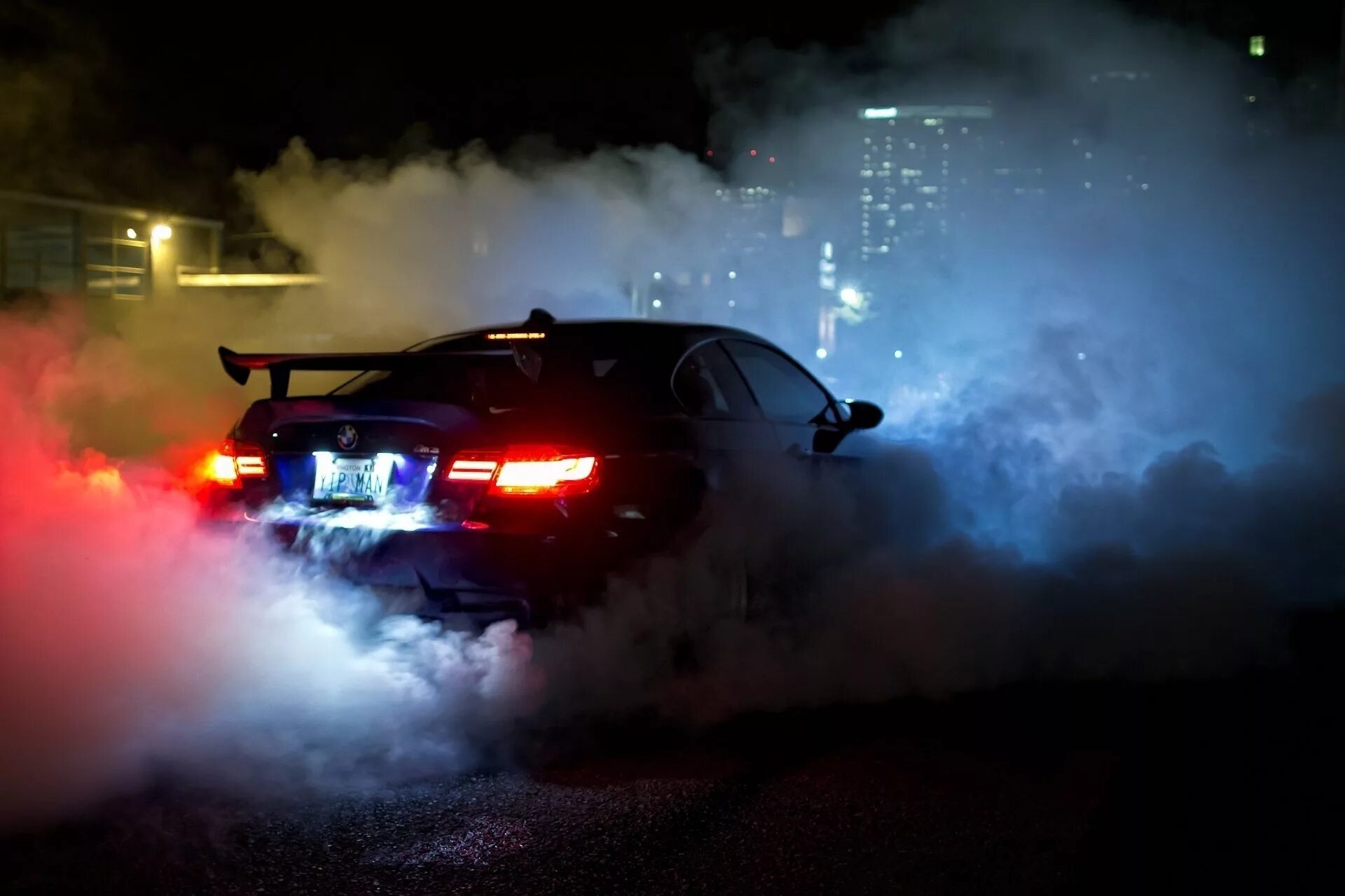 Дрифт БМВ м5 ночью. БМВ м5 в дрифте. БМВ е39 дрифт ночью. BMW m4 Burnout. Дымом под тобою дорога