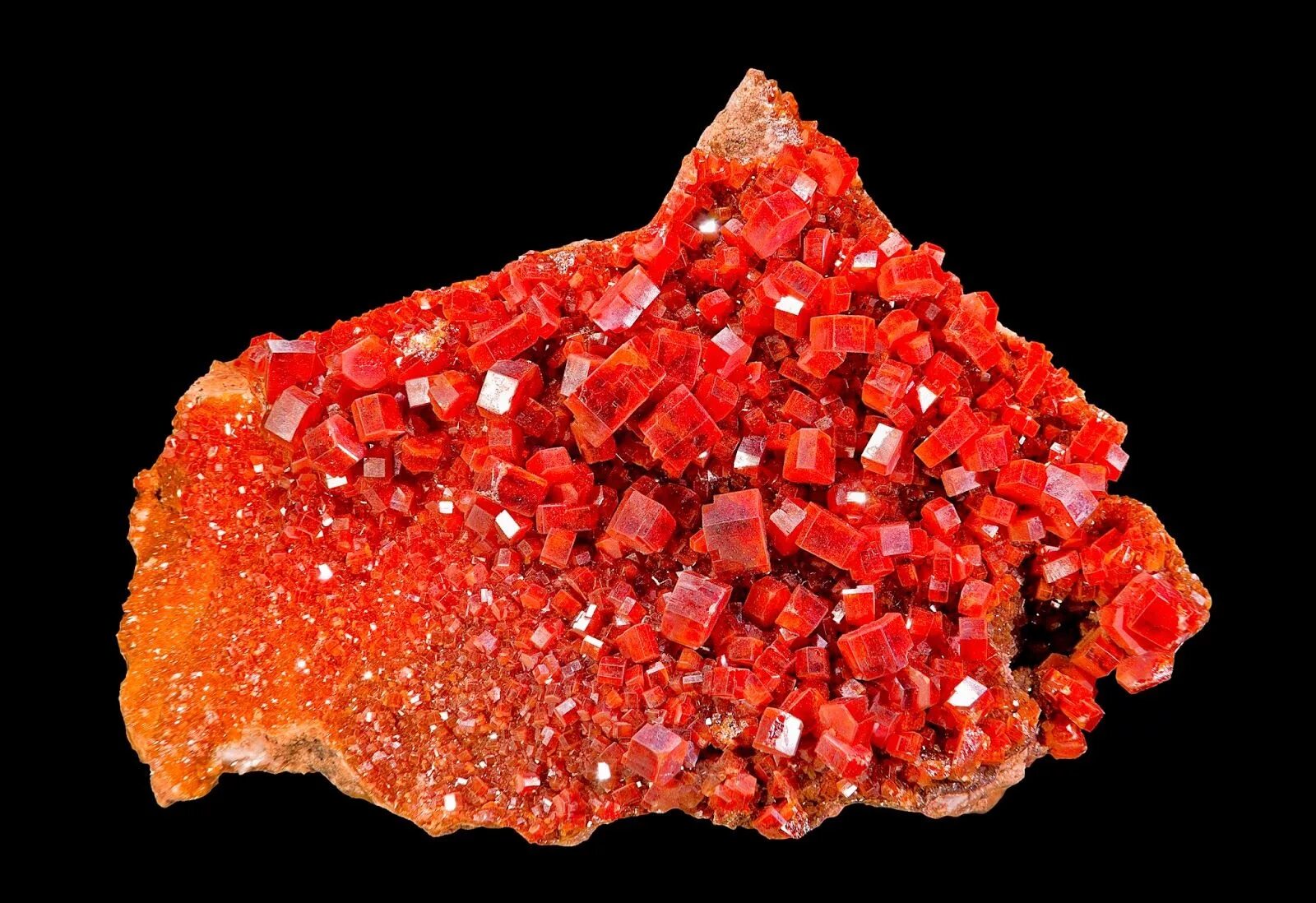 Медный самоцвет сканворд. Красный Апатит ванадинит. Ванадинит минерал. Ванадинит Кристалл. Ванадинит минерал месторождения.