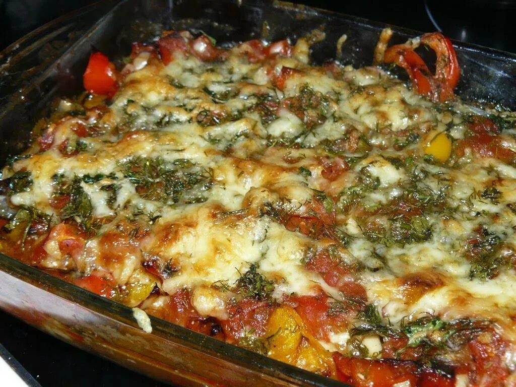 Запеканка из баклажанов. Куриная запеканка. Овощная мусака. Запеканка из баклажанов с помидорами и сыром в духовке. Рецепт запеканки с баклажанами.