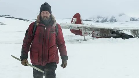 Женщину оставили в арктике с 4 мужчинами