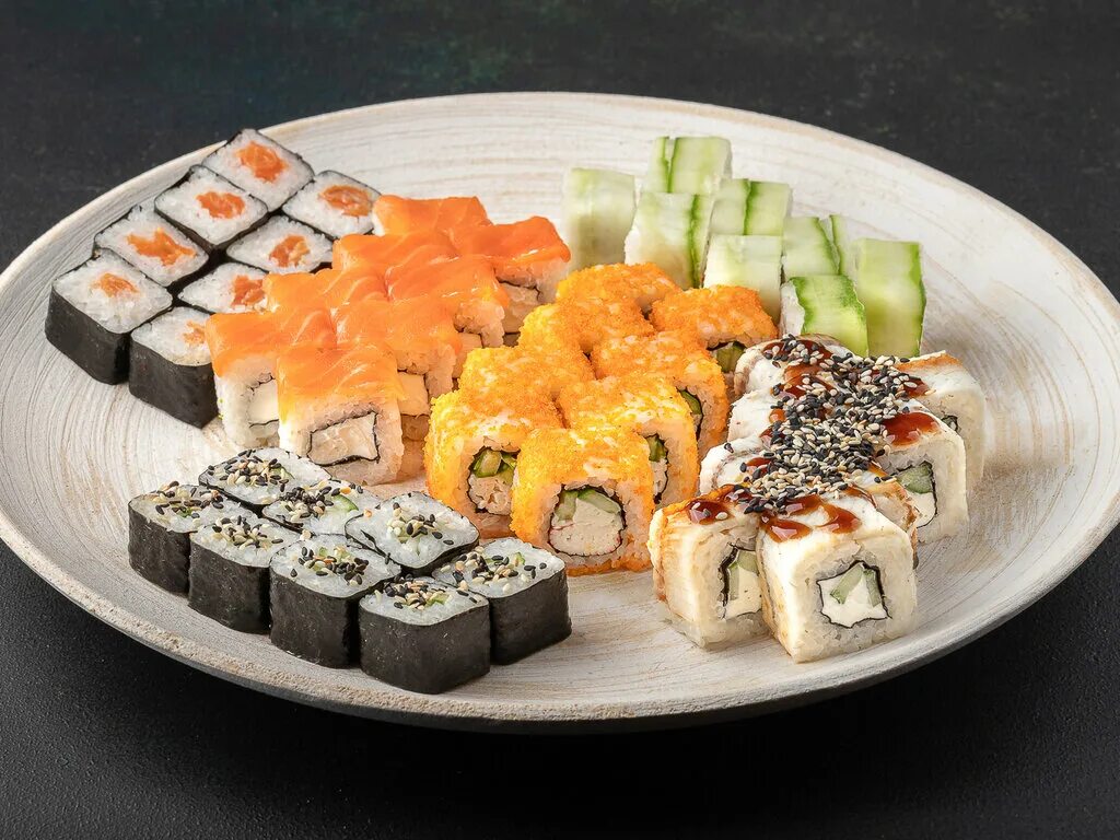 Тайм суши усолье сибирское по комсомольский 66. Еда ир. Время суши. Sushi studio иркутск. Суши холл.