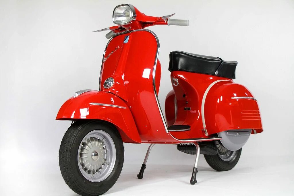 Мотороллер итальянский Веспа. Vespa 180 SS. Vespa SS 180 Scooter. Мотороллер Веспа 1946. Первый скутер