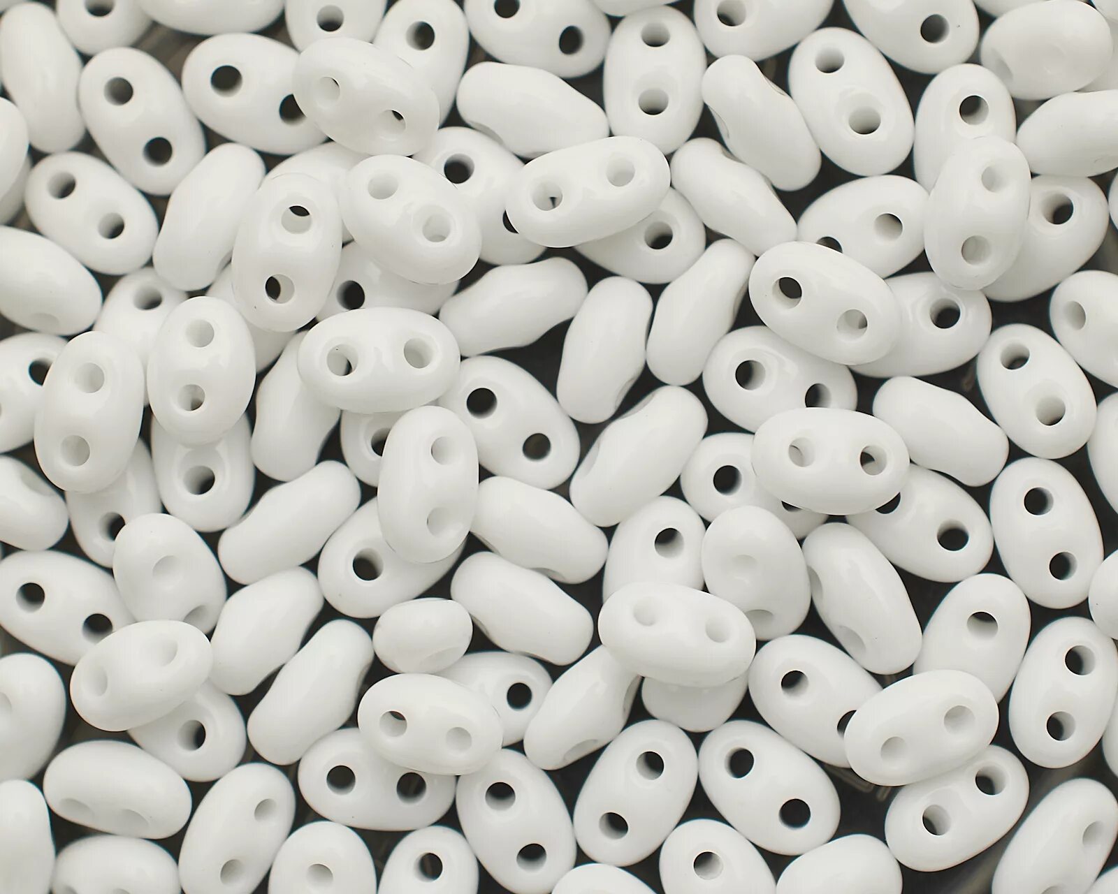 Цветной бисер. Бисер всех цветов. Какой бисер самый. Набор бисера. Какой бисер самый.