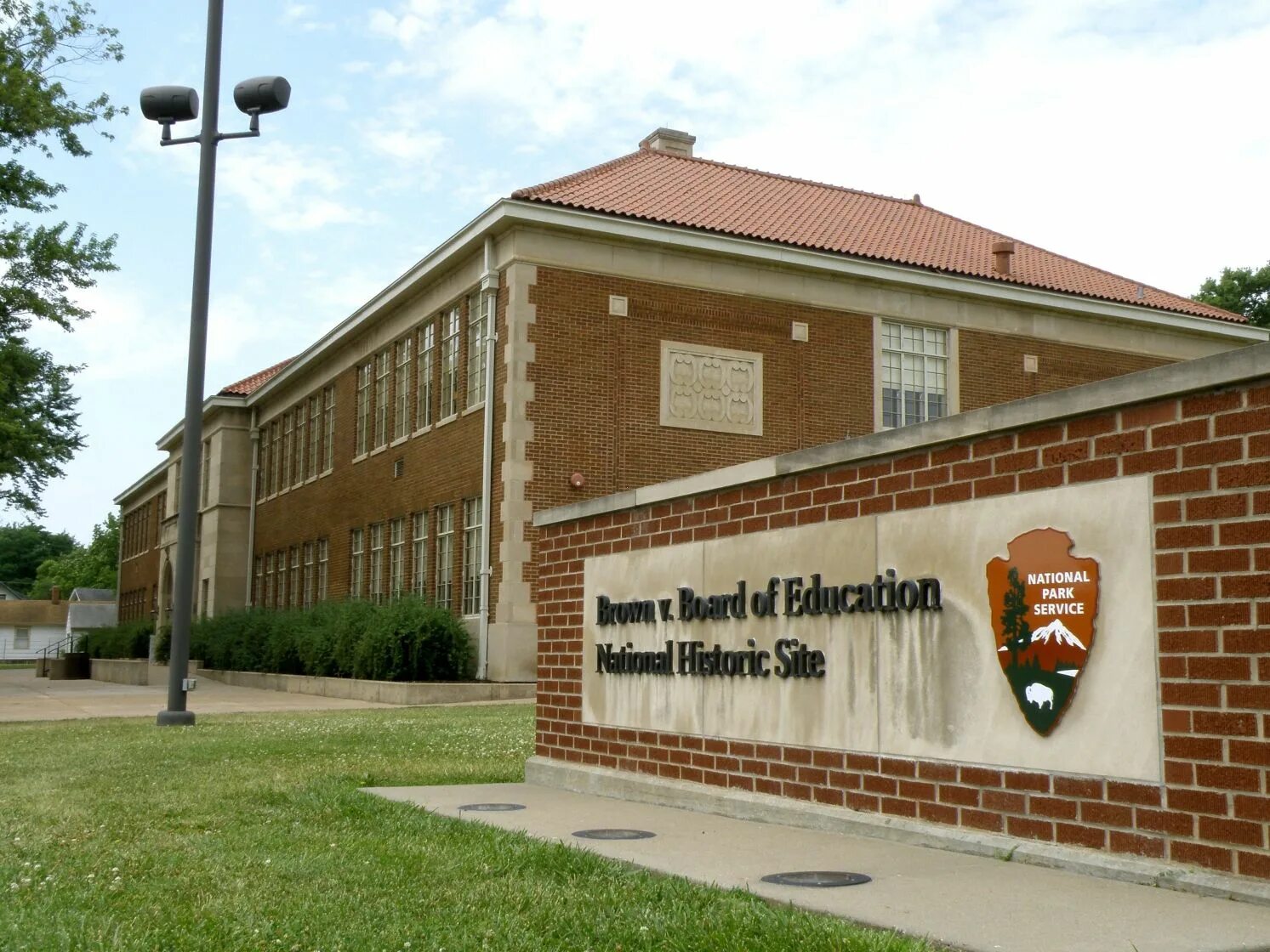 Brown school. Kansas City Brown v. Education Board. The Topeka School. V Board. Schools in Topeka.